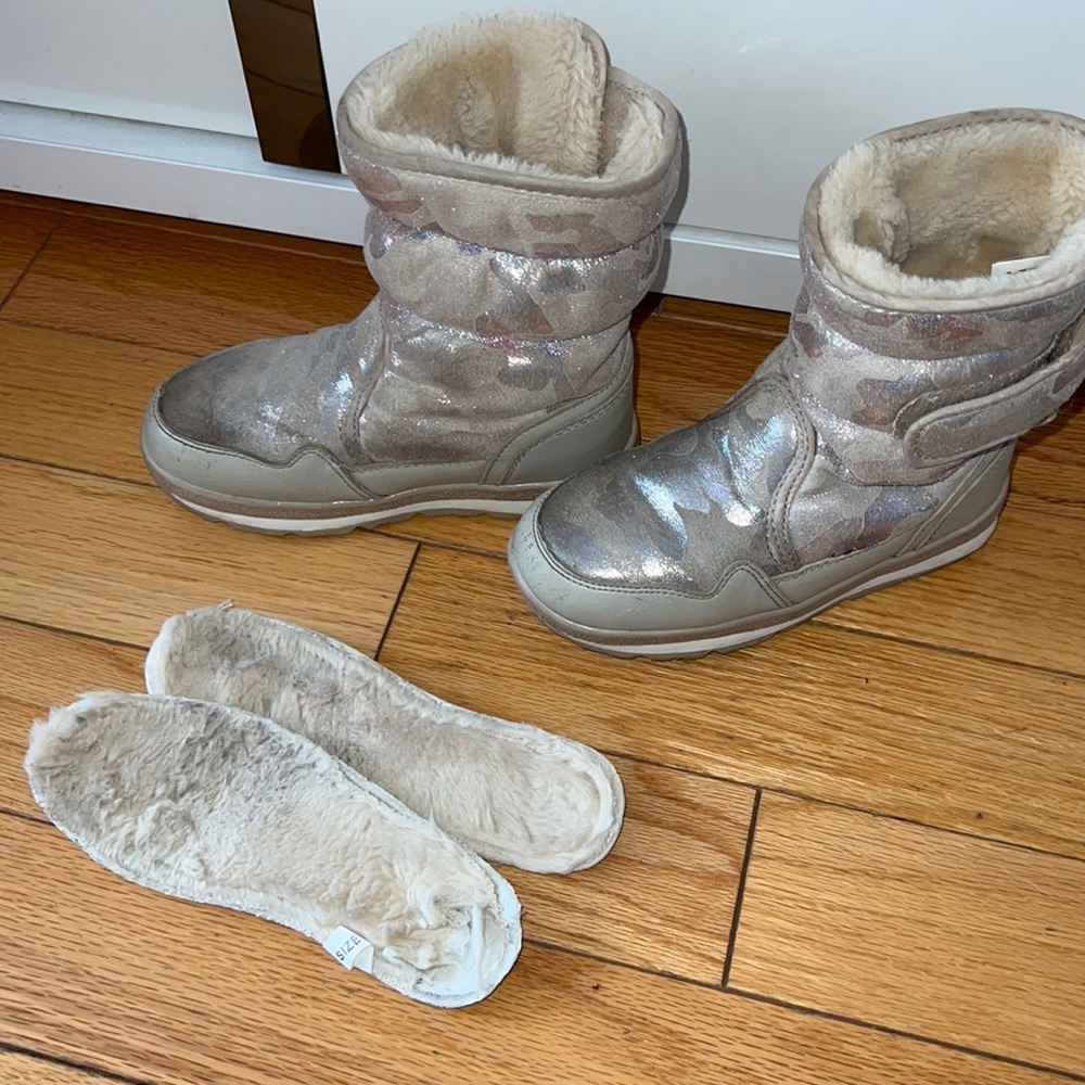 Girl’s winter boots size 13